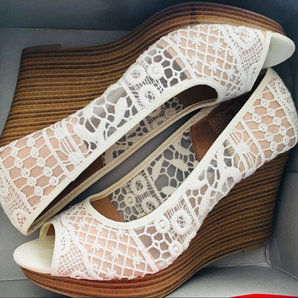 American Eagle 4” Crochet Wedges